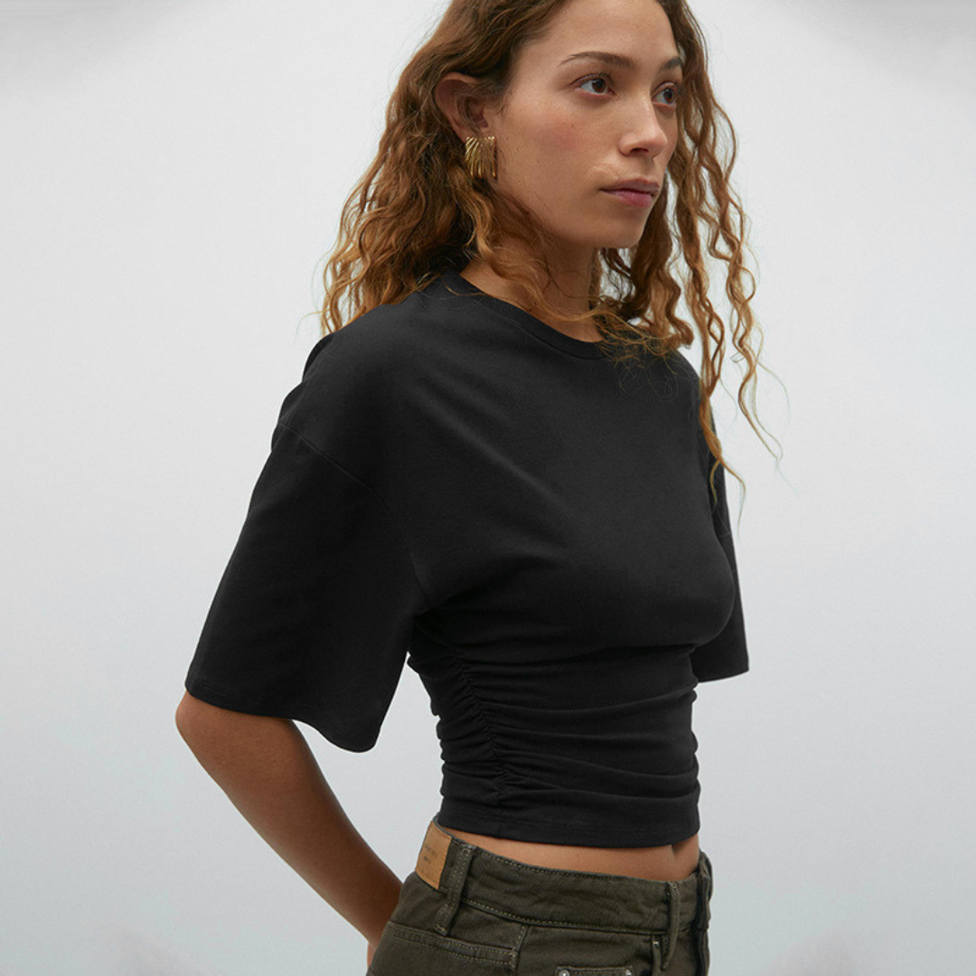 Comfortabele top met korte mouwen en getailleerde pasvorm